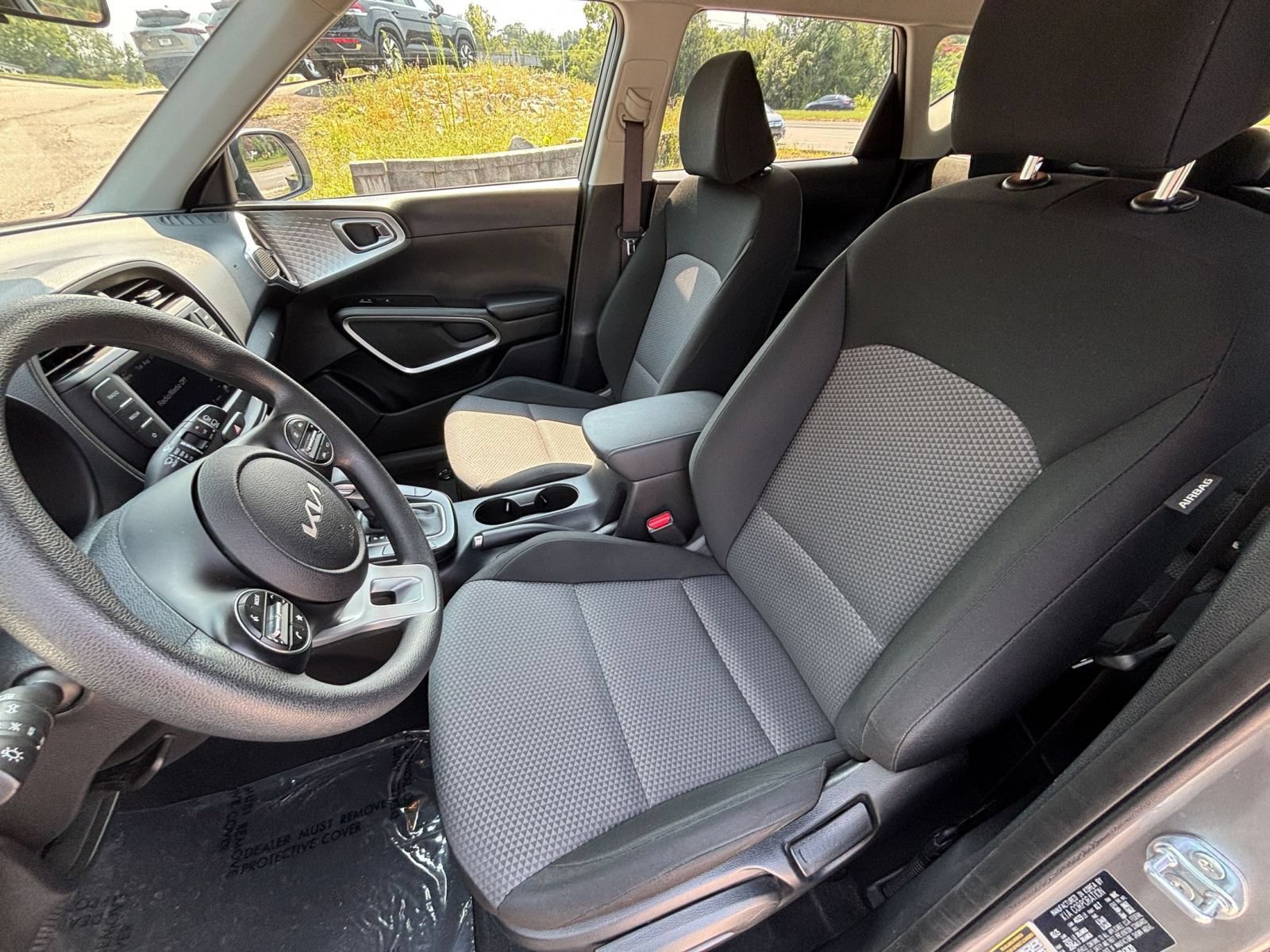 Used 2025 Kia Soul LX w/ LX Technology Package FWD image 33