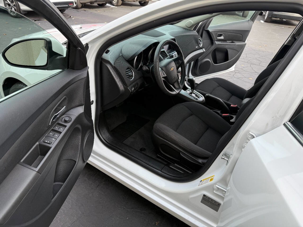 Used 2016 Chevrolet Cruze LT image 10