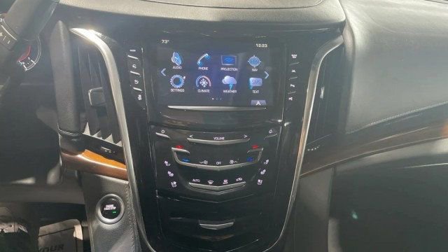 Used 2019 Cadillac Escalade Luxury image 17
