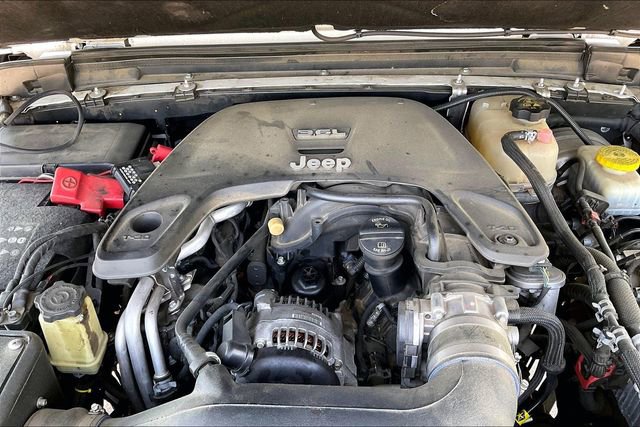 Used 2018 Jeep Wrangler Unlimited Sahara w/ Cold Weather Group image 20