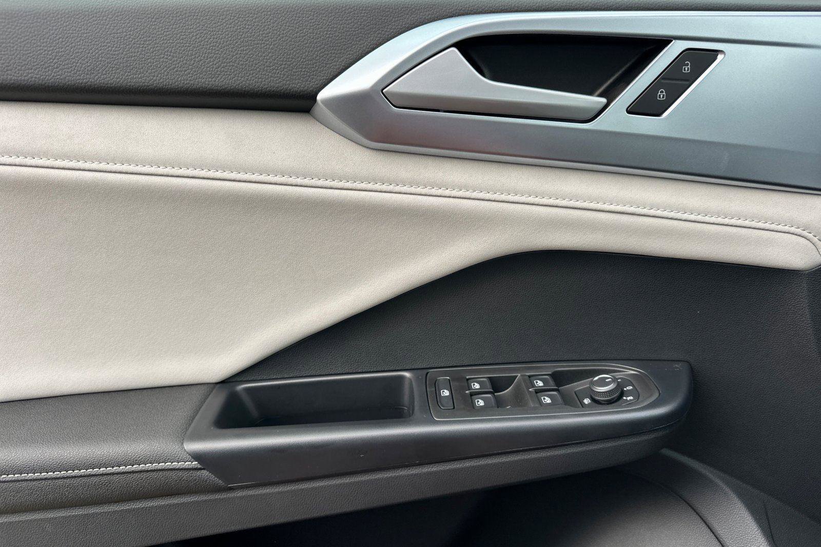 New 2026 Volkswagen Taos SE image 10