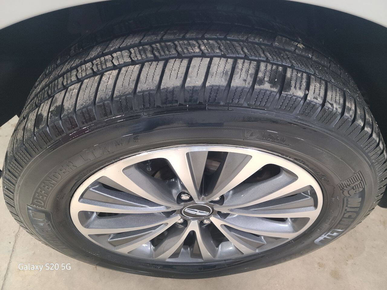 Used 2017 Lincoln Navigator Select image 14