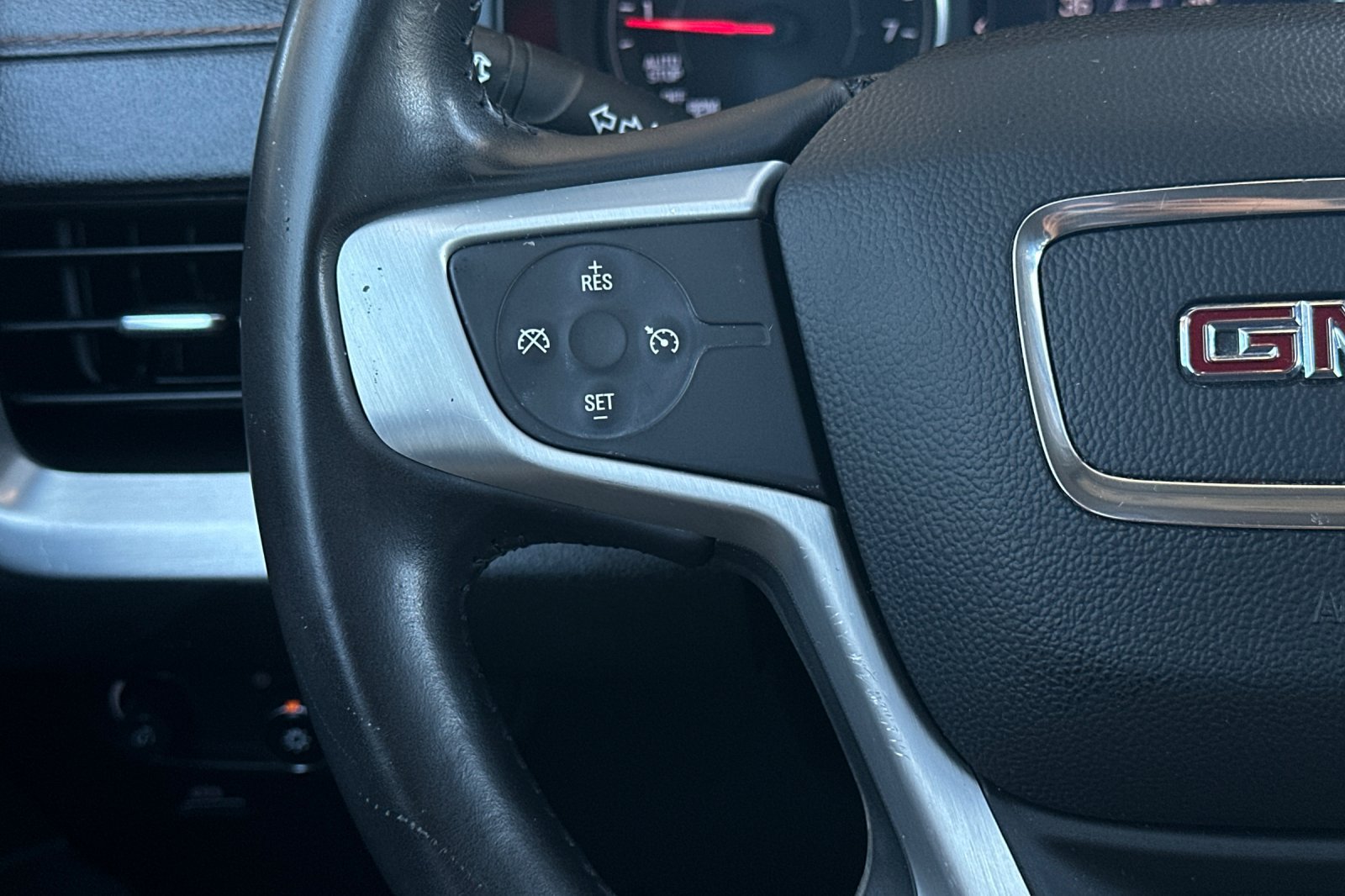 Used 2019 GMC Terrain SLE w/ Driver Convenience Package FWD image 31