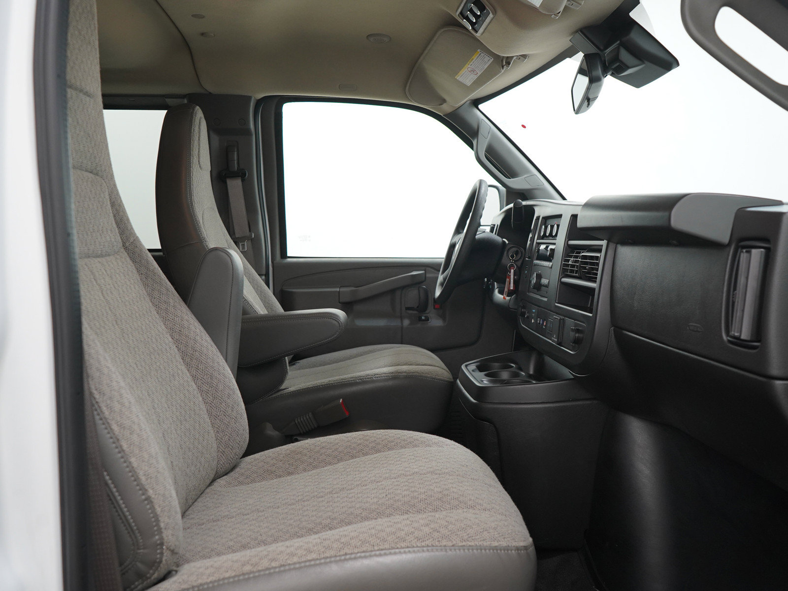Used 2025 Chevrolet Express 3500 LT w/ LT Preferred Equipment Group RWD image 11