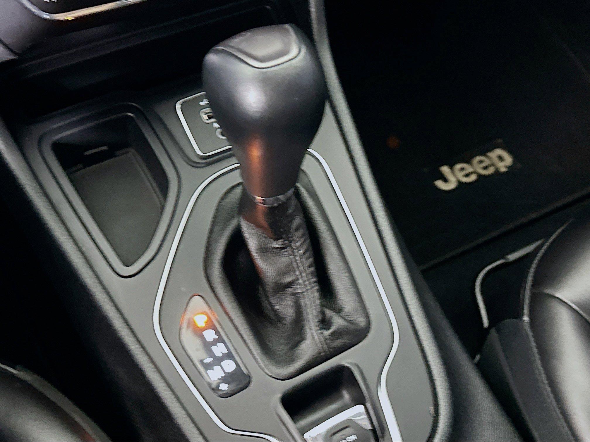 Used 2019 Jeep Cherokee Latitude Plus FWD image 23