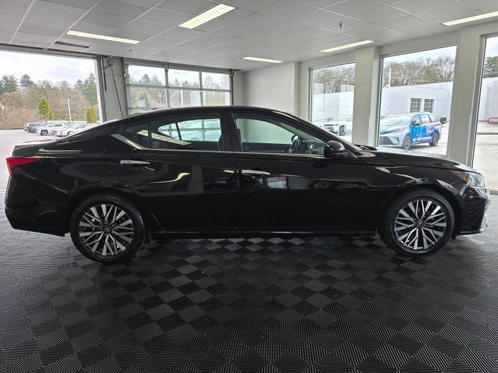 Used 2023 Nissan Altima 2.5 SV image 3