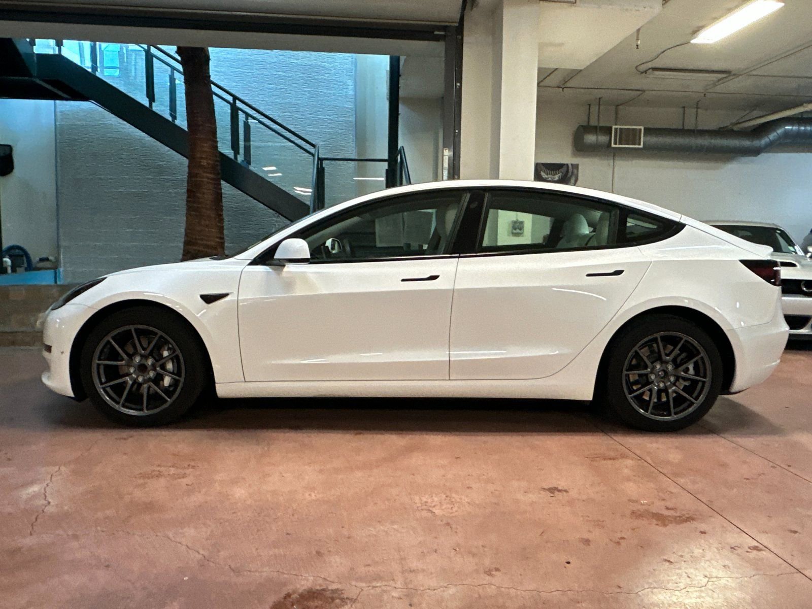 Used 2022 Tesla Model 3 RWD image 2