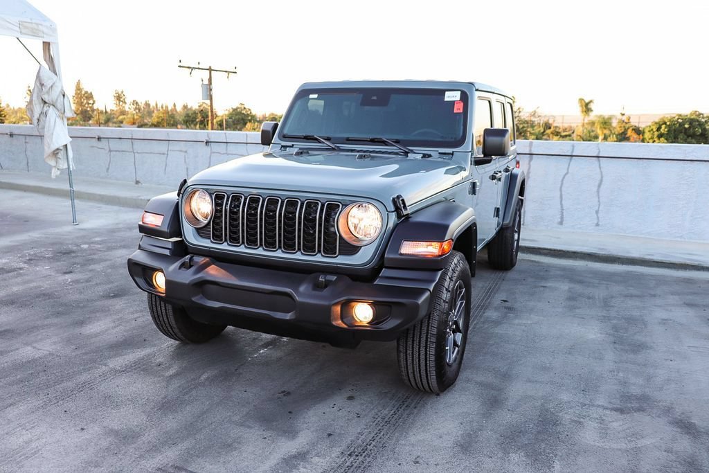 Used 2025 Jeep Wrangler Unlimited Sport AWD/4WD image 4