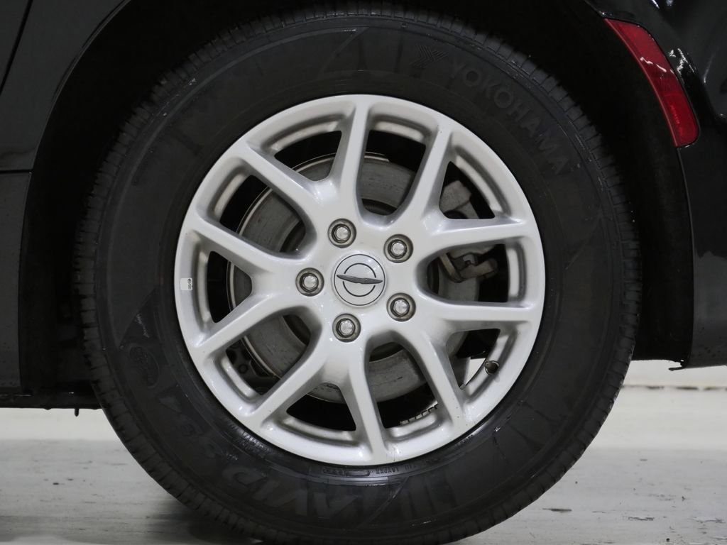 Used 2025 Chrysler Pacifica Select FWD image 9