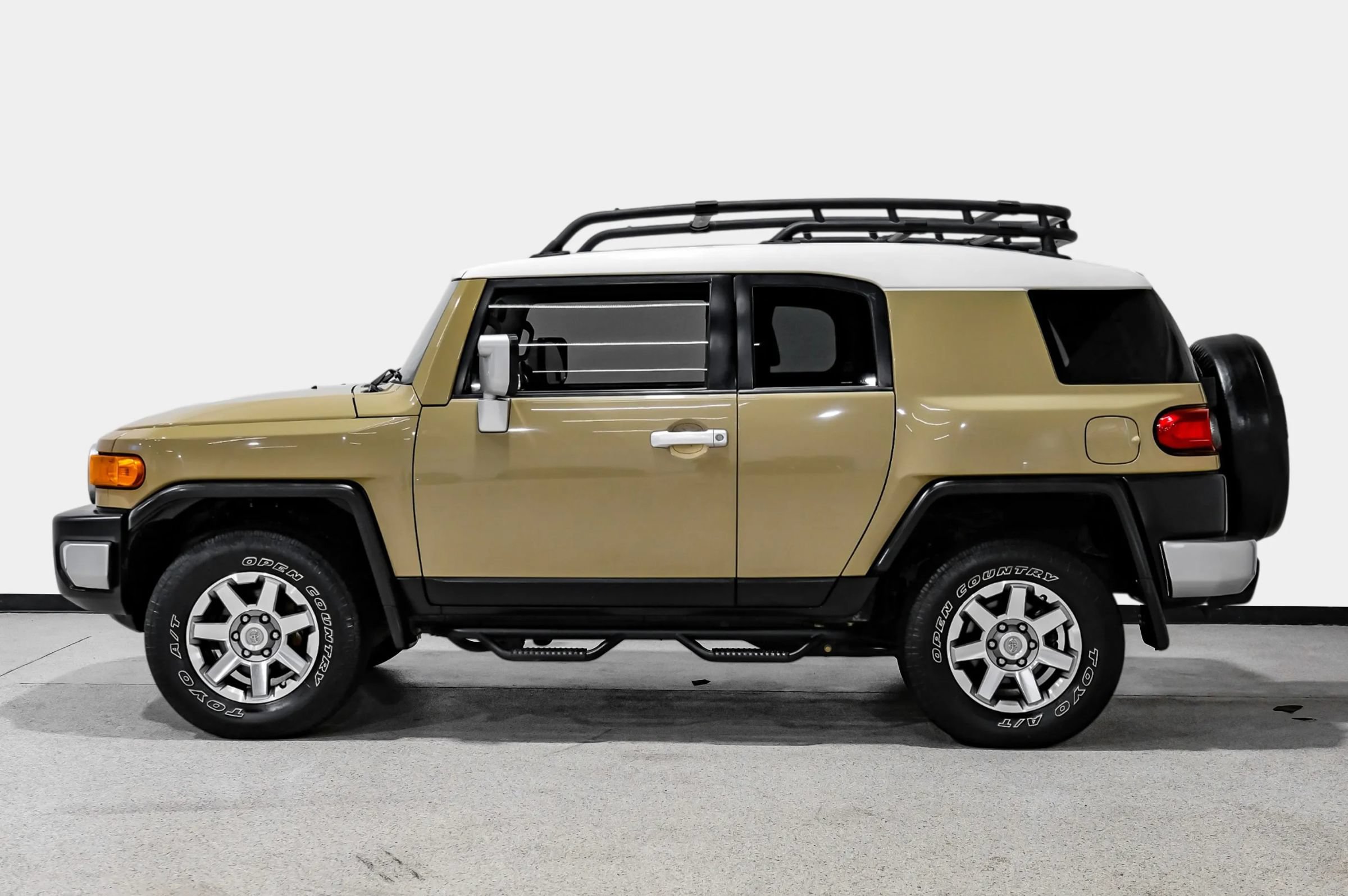 Used 2014 Toyota FJ Cruiser 4WD w/ Upgrade Package image 9