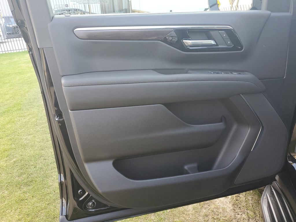 New 2026 Chevrolet Suburban LS w/ LPO, Dark Essentials Package image 18