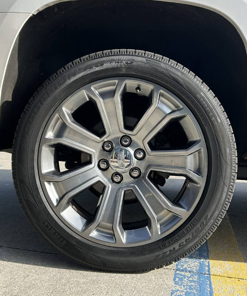 Used 2016 Cadillac Escalade ESV Luxury image 46