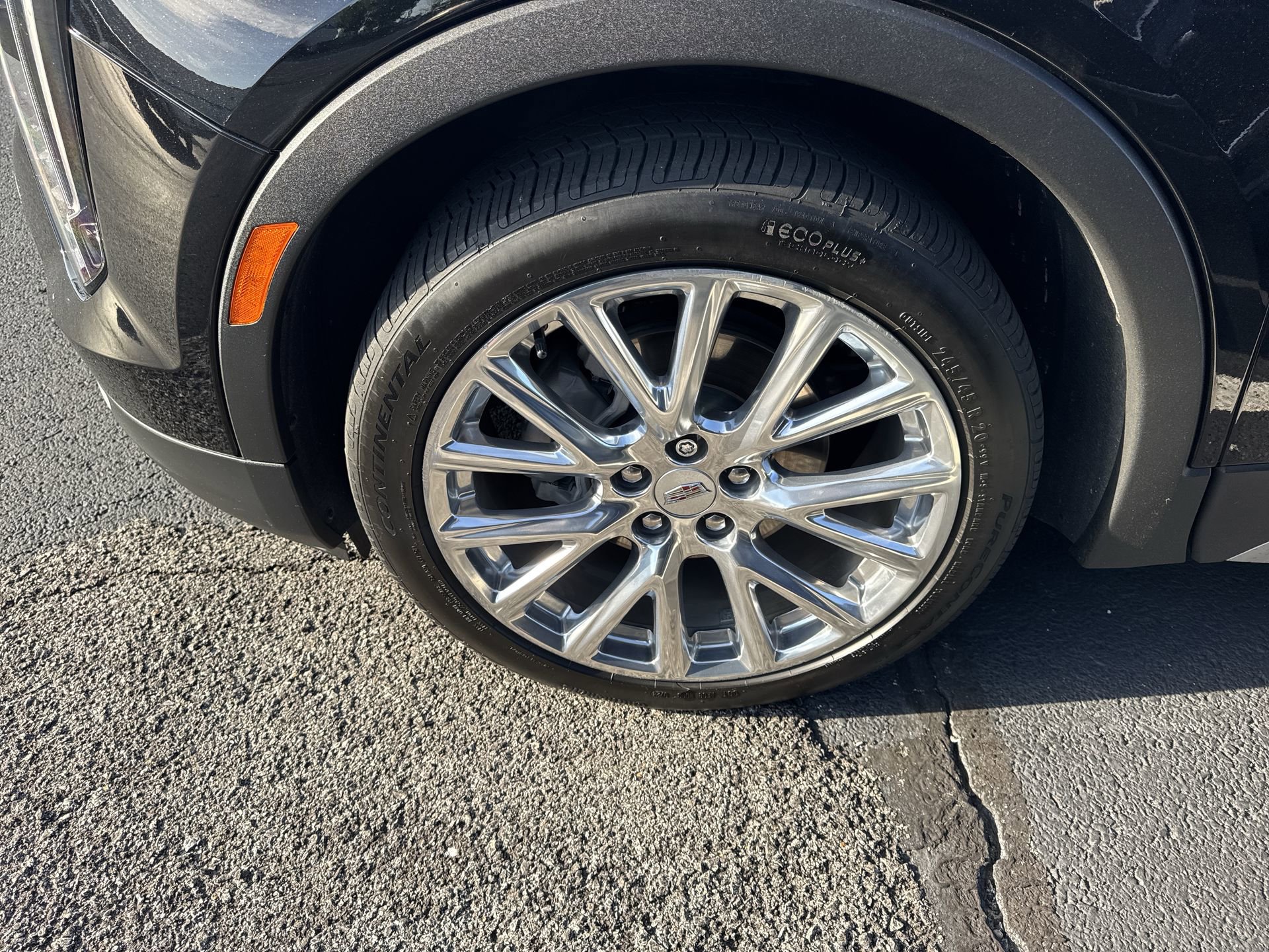 Used 2020 Cadillac XT4 Premium Luxury AWD/4WD image 2
