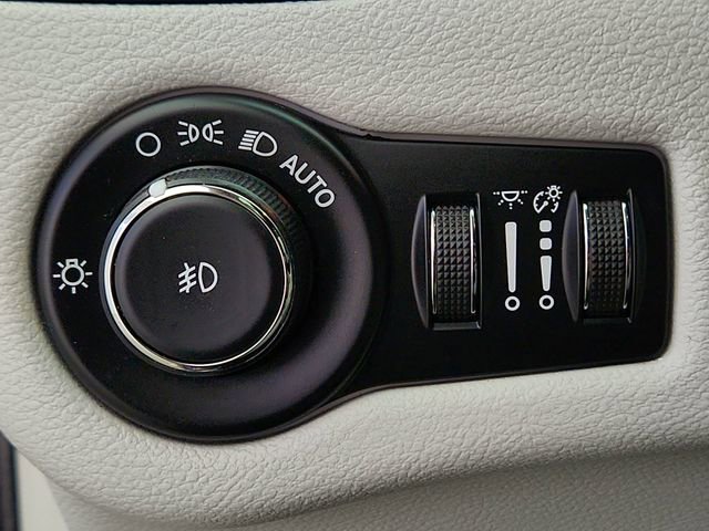Used 2020 Jeep Cherokee Limited image 19