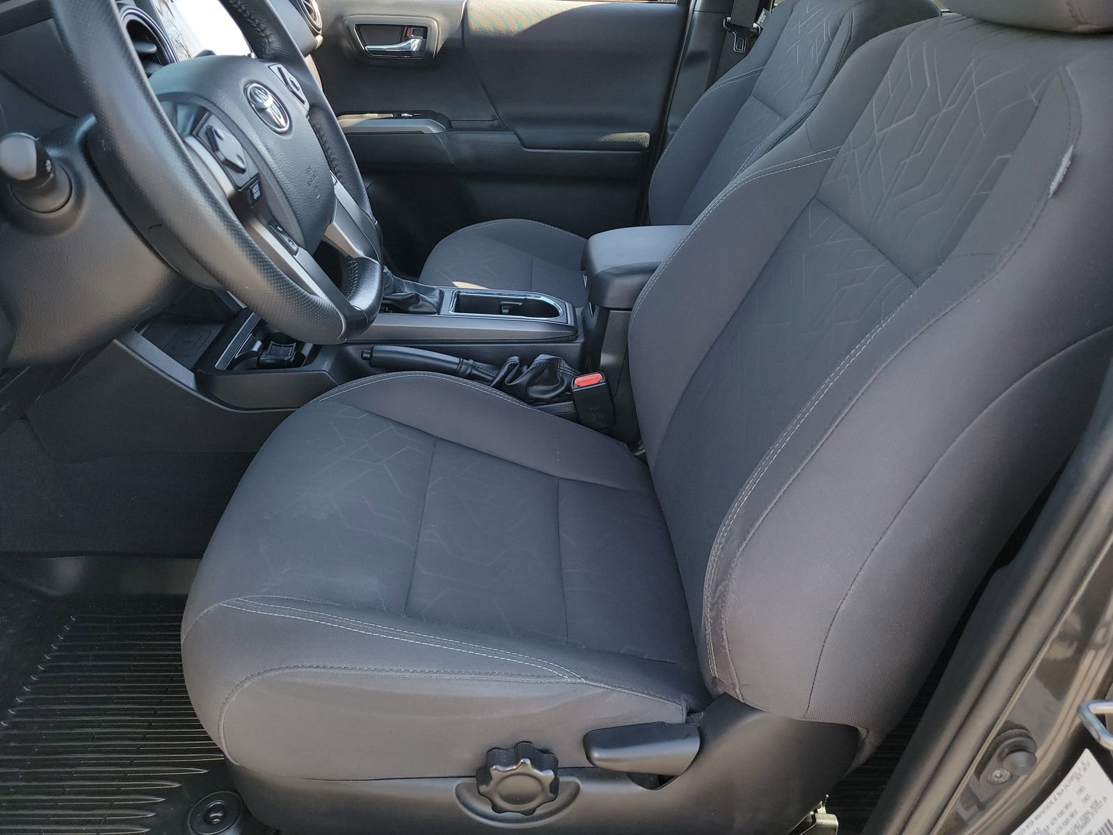Used 2018 Toyota Tacoma TRD Off-Road w/ Technology Package image 6