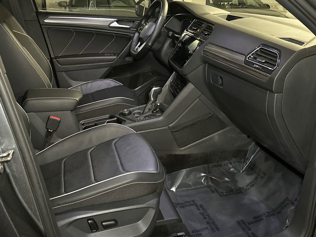 Used 2023 Volkswagen Tiguan SEL R-Line image 13