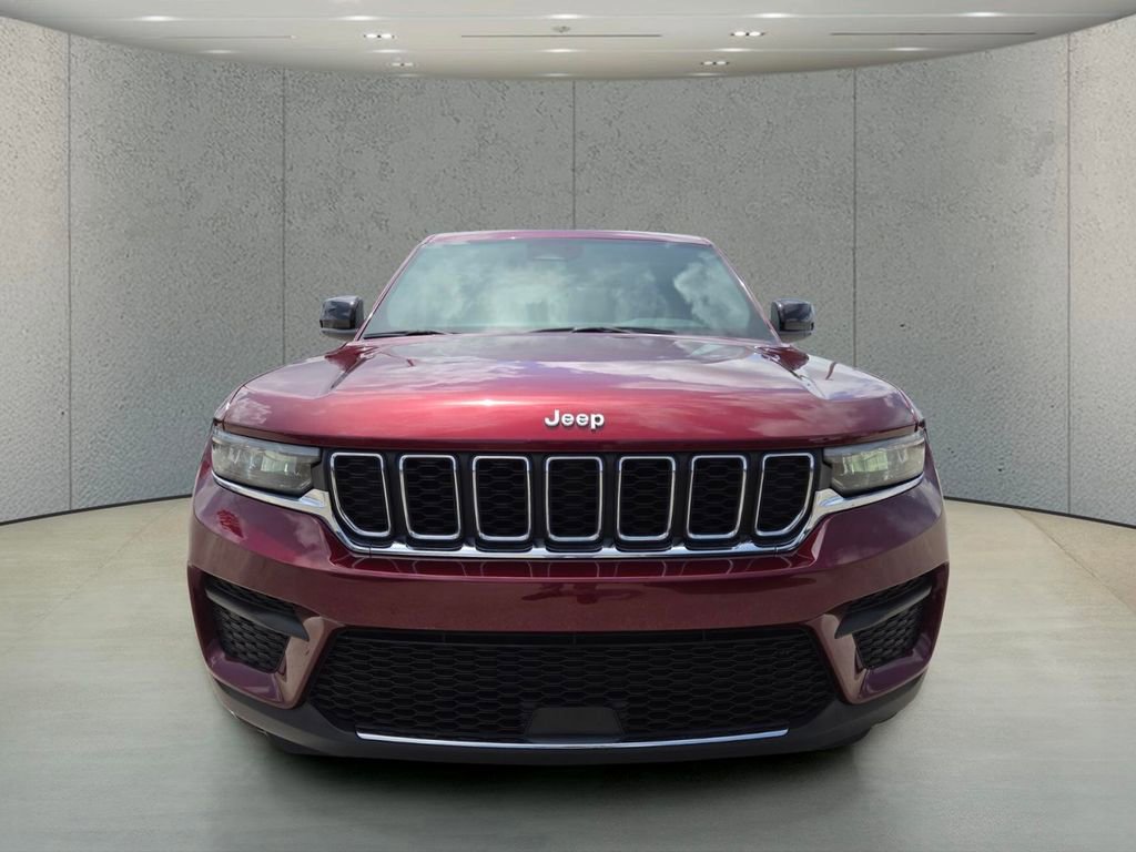 Used 2024 Jeep Grand Cherokee Laredo RWD image 8