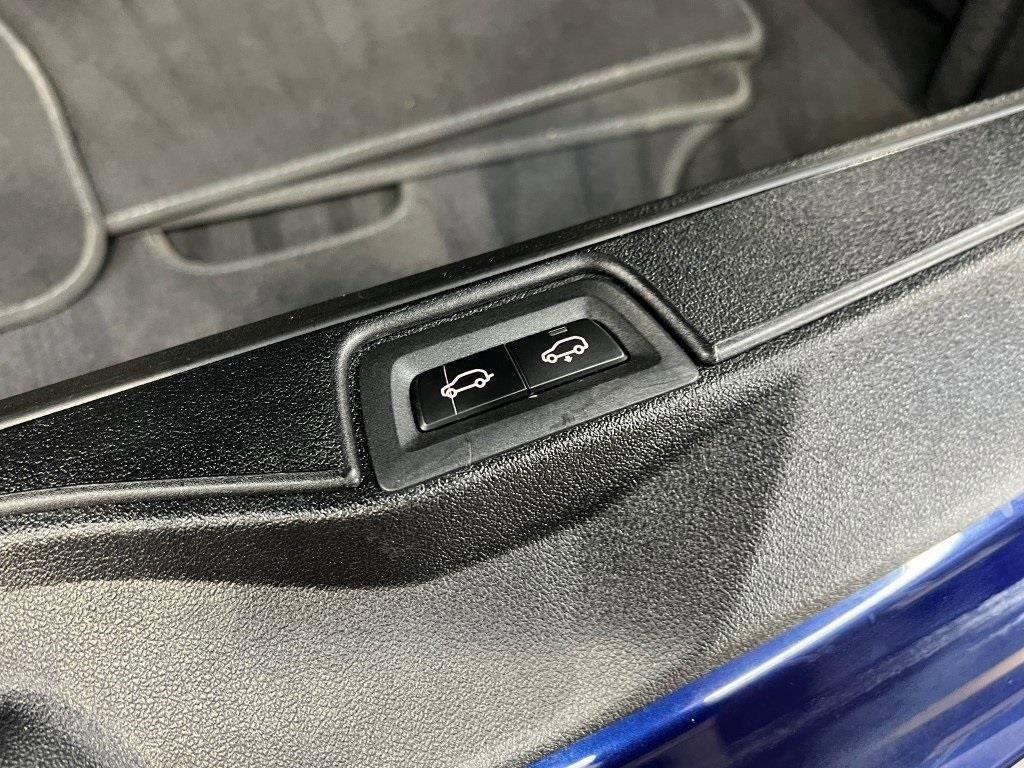 Used 2023 BMW X7 M60i w/ Executive Package image 13