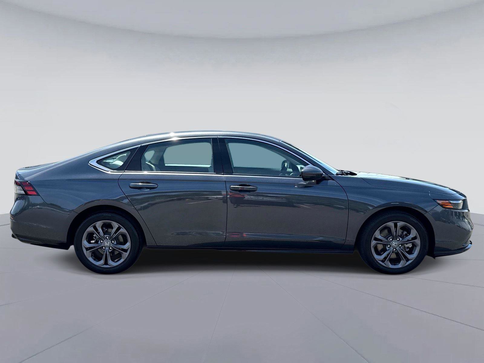 Certified 2025 Honda Accord EX-L image 2
