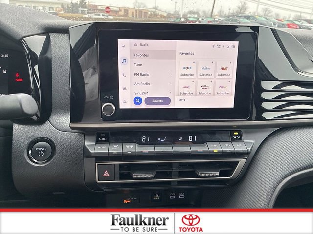 Used 2025 Toyota Camry SE image 25