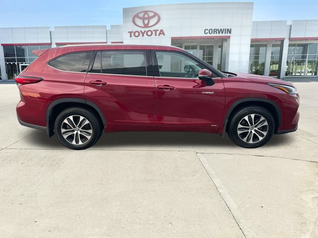 Used 2021 Toyota Highlander XLE w/ Protection Package #3 (TMS) AWD/4WD image 6