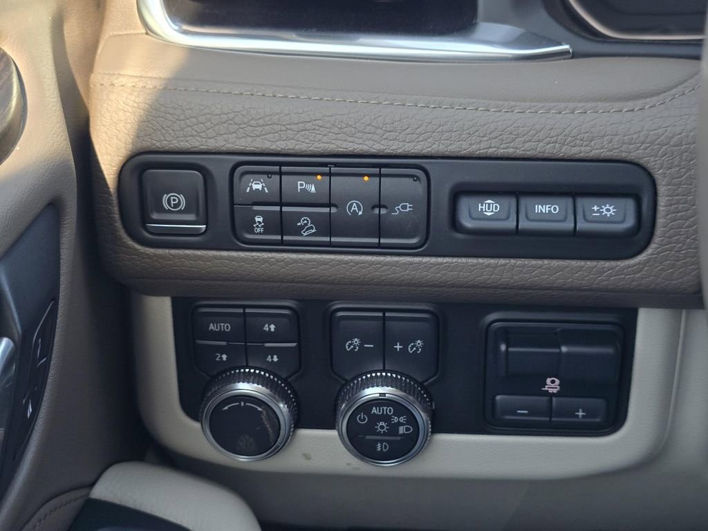 Used 2021 GMC Yukon XL Denali w/ Denali Premium Package image 17