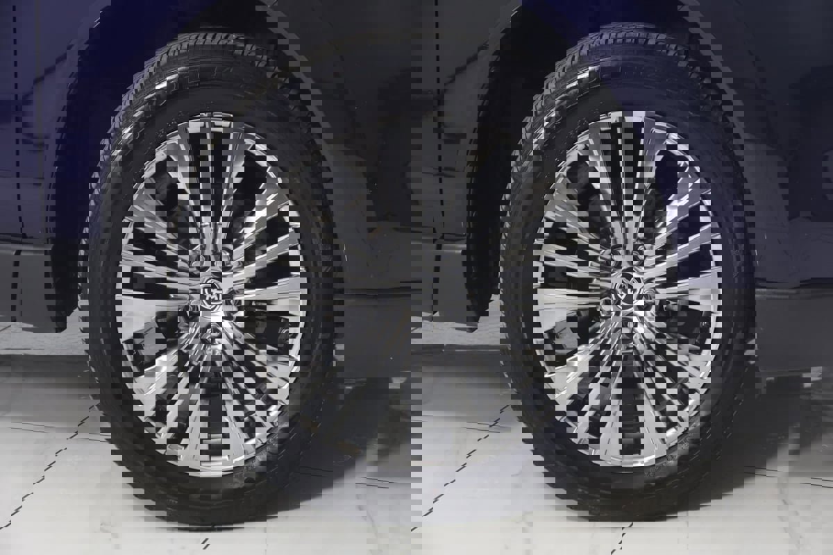 Used 2023 Toyota Venza Limited image 14