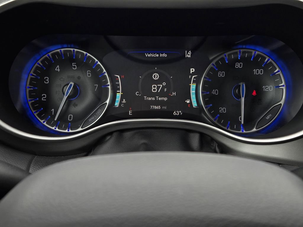 Used 2023 Chrysler Pacifica Touring-L FWD image 6