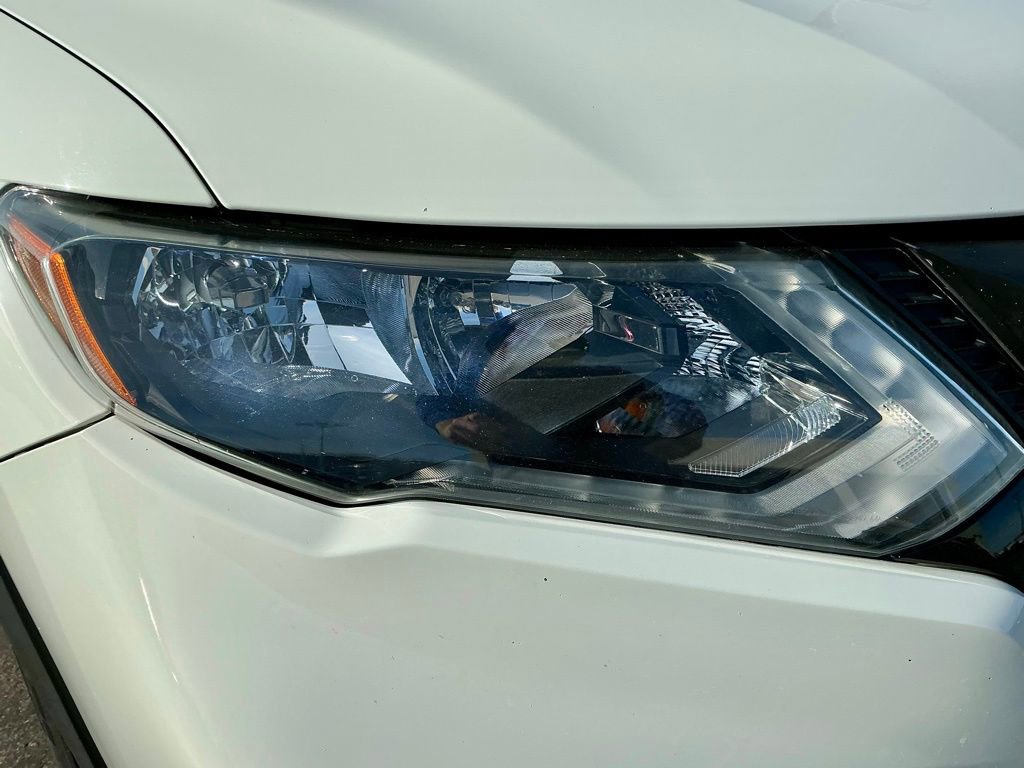 Used 2017 Nissan Rogue S image 8