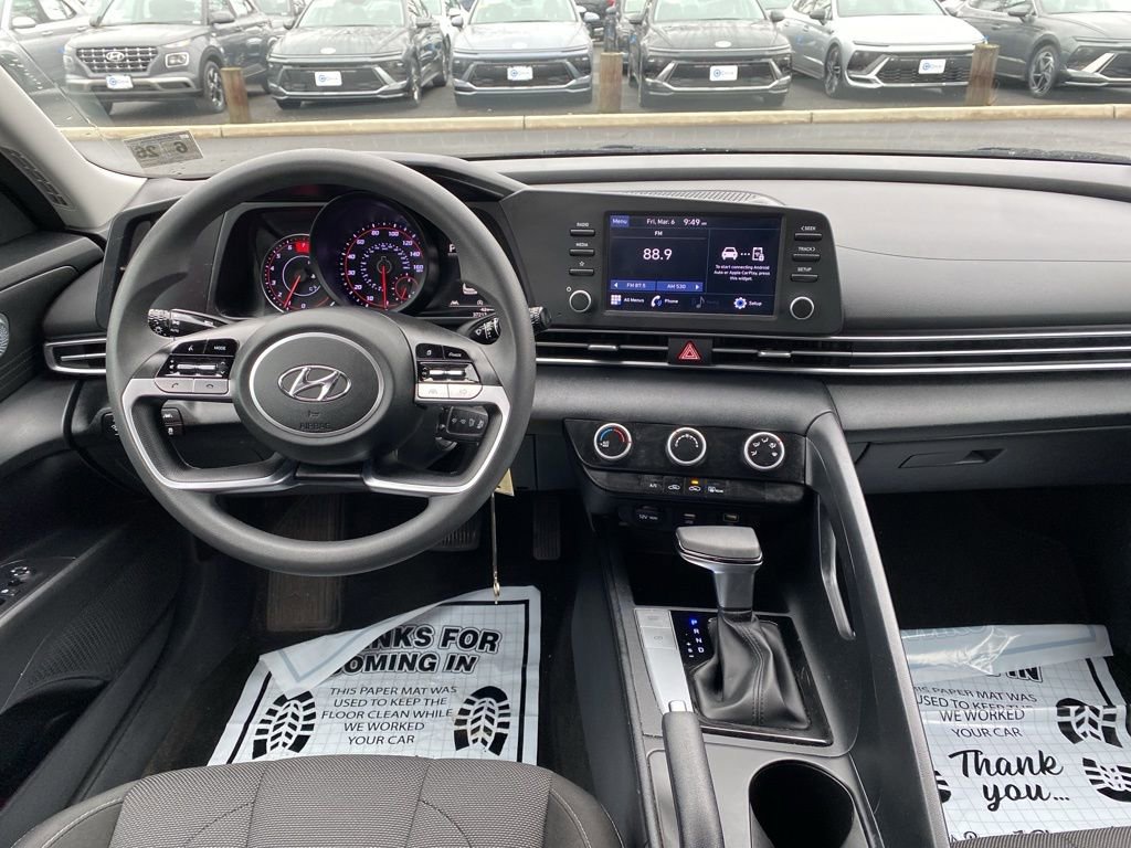Certified 2021 Hyundai Elantra SE image 9