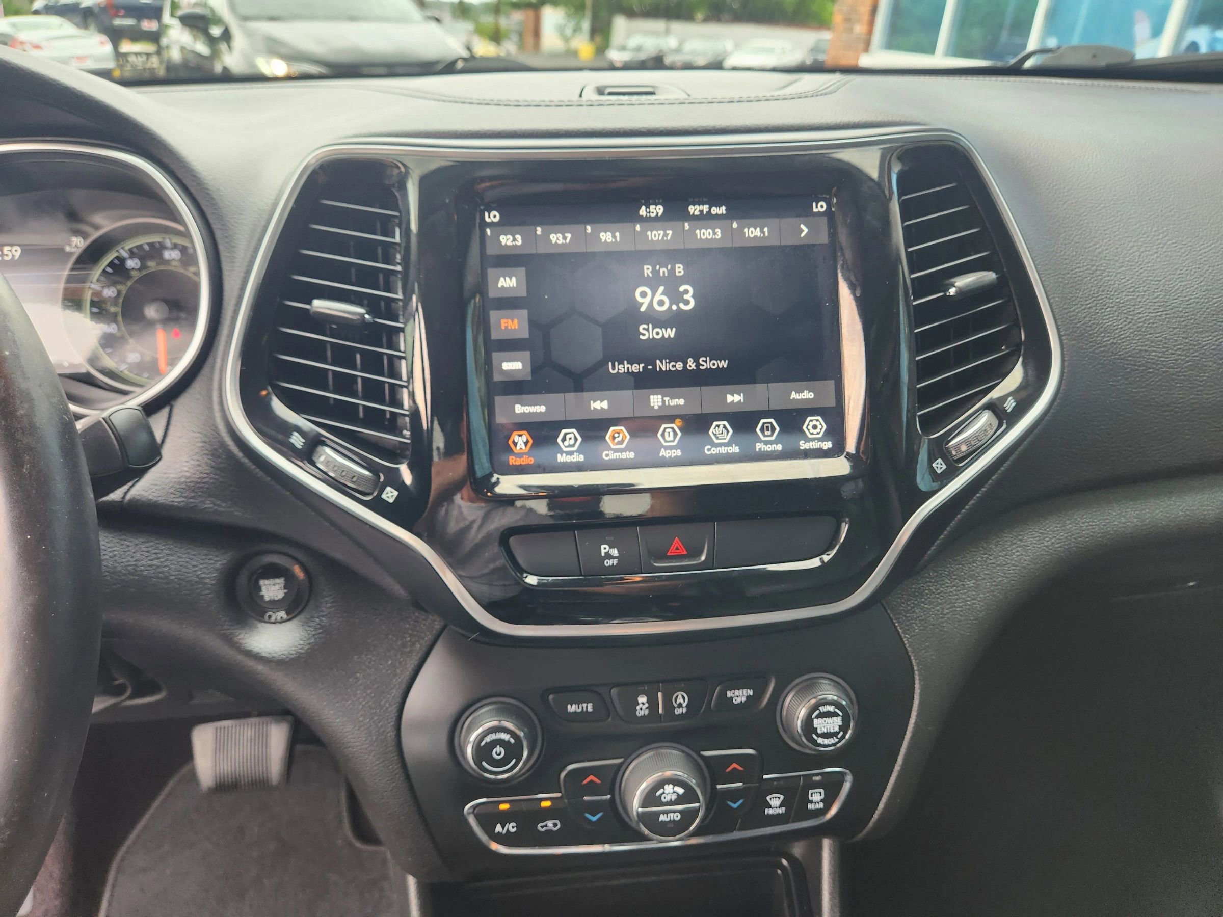 Used 2019 Jeep Cherokee Limited image 88