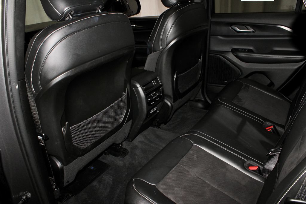 Used 2023 Jeep Grand Cherokee Altitude AWD/4WD image 21