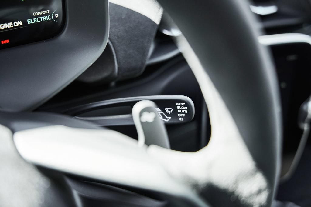 Used 2024 McLaren Artura RWD image 39