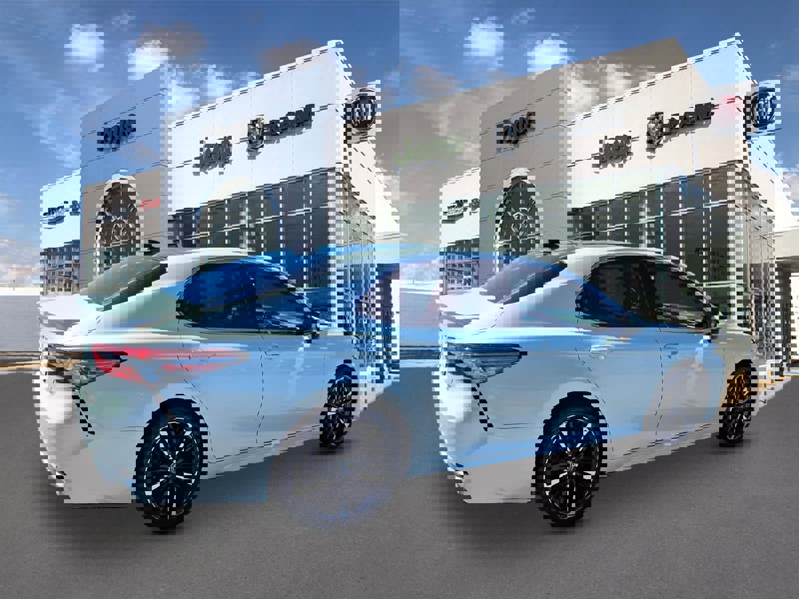 Used 2018 Toyota Camry XSE image 2