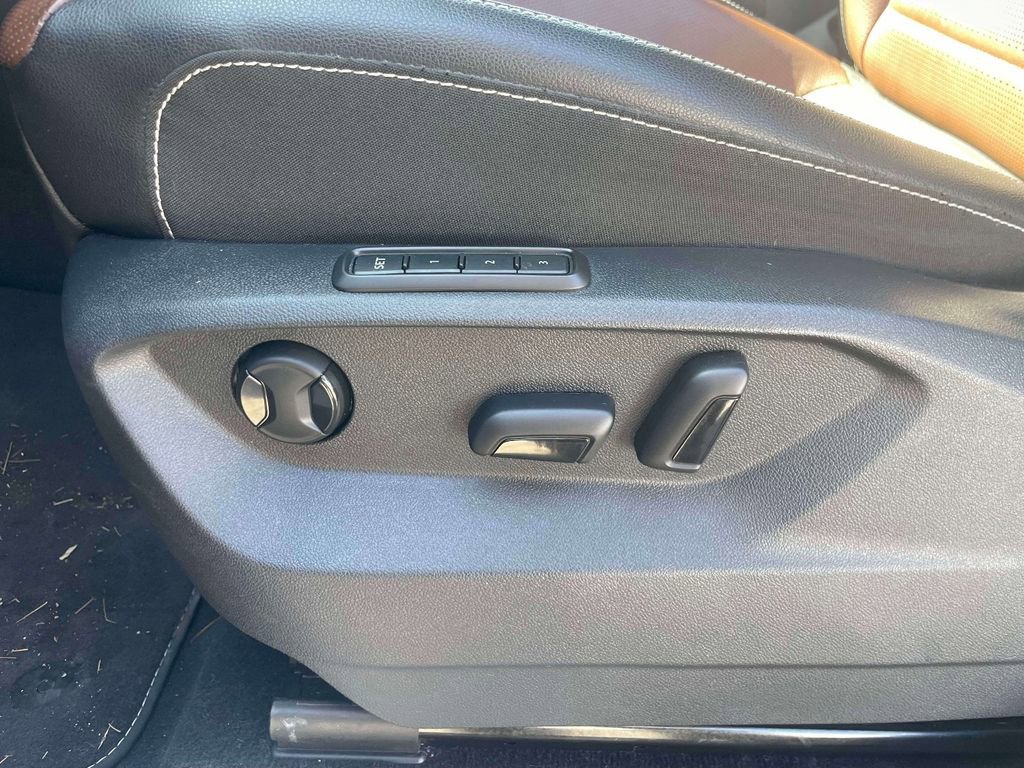 Used 2021 Volkswagen Atlas SEL Premium w/ MDO Package (Bench Seat) image 19