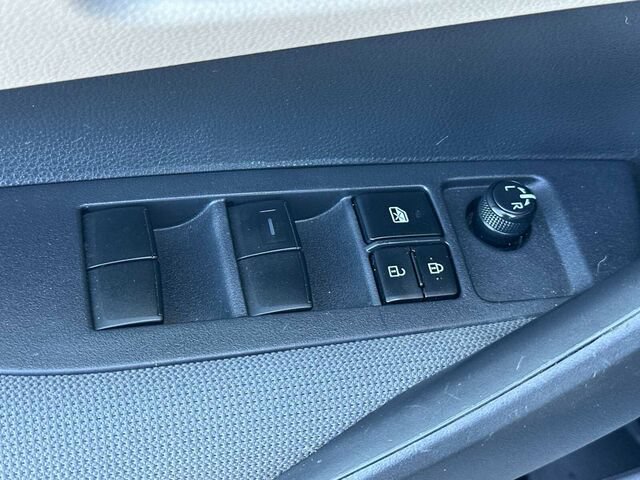 Used 2021 Toyota Corolla LE FWD image 13