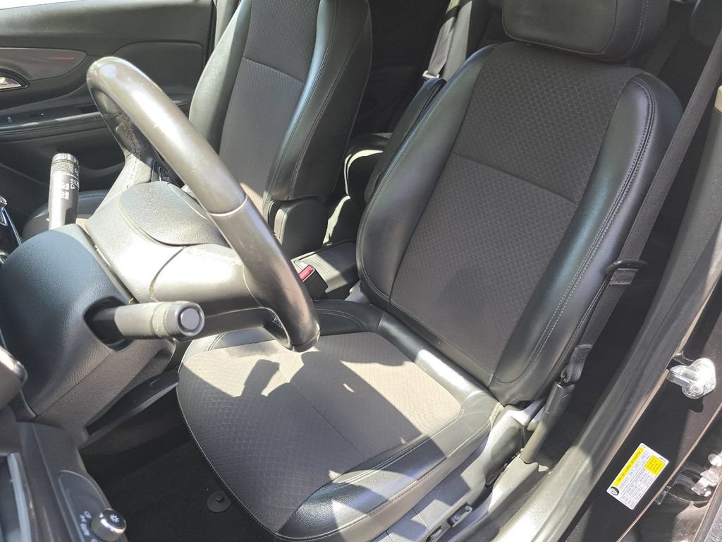 Used 2020 Buick Encore Preferred AWD/4WD image 19