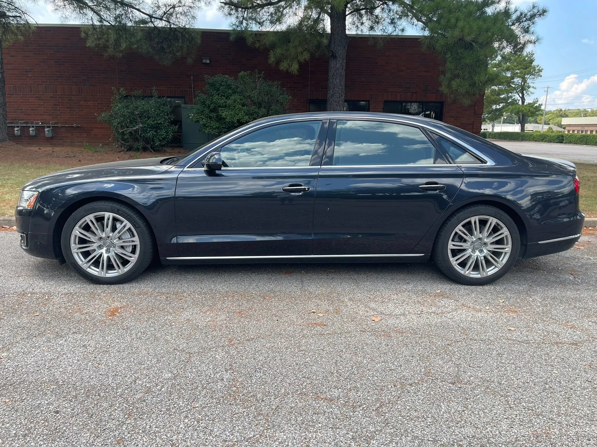 Used 2015 Audi A8 L 3.0T AWD/4WD image 2