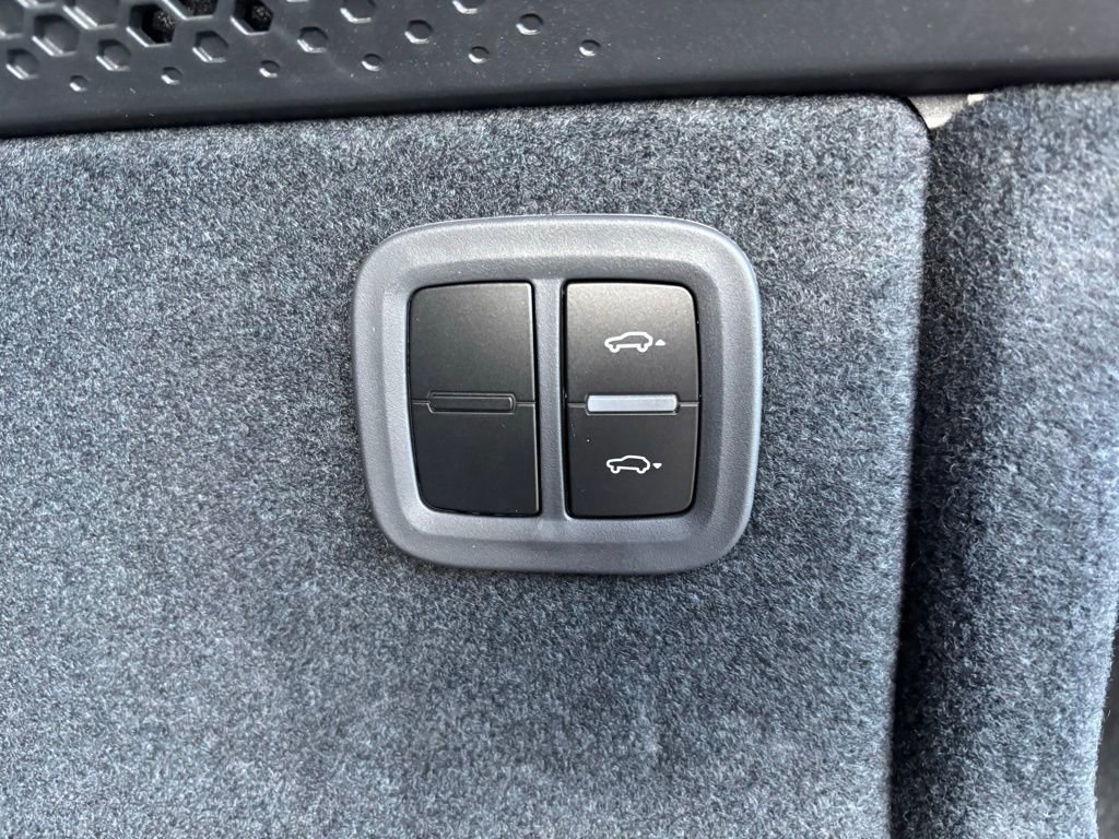 New 2025 Porsche Macan 4S Electric image 14