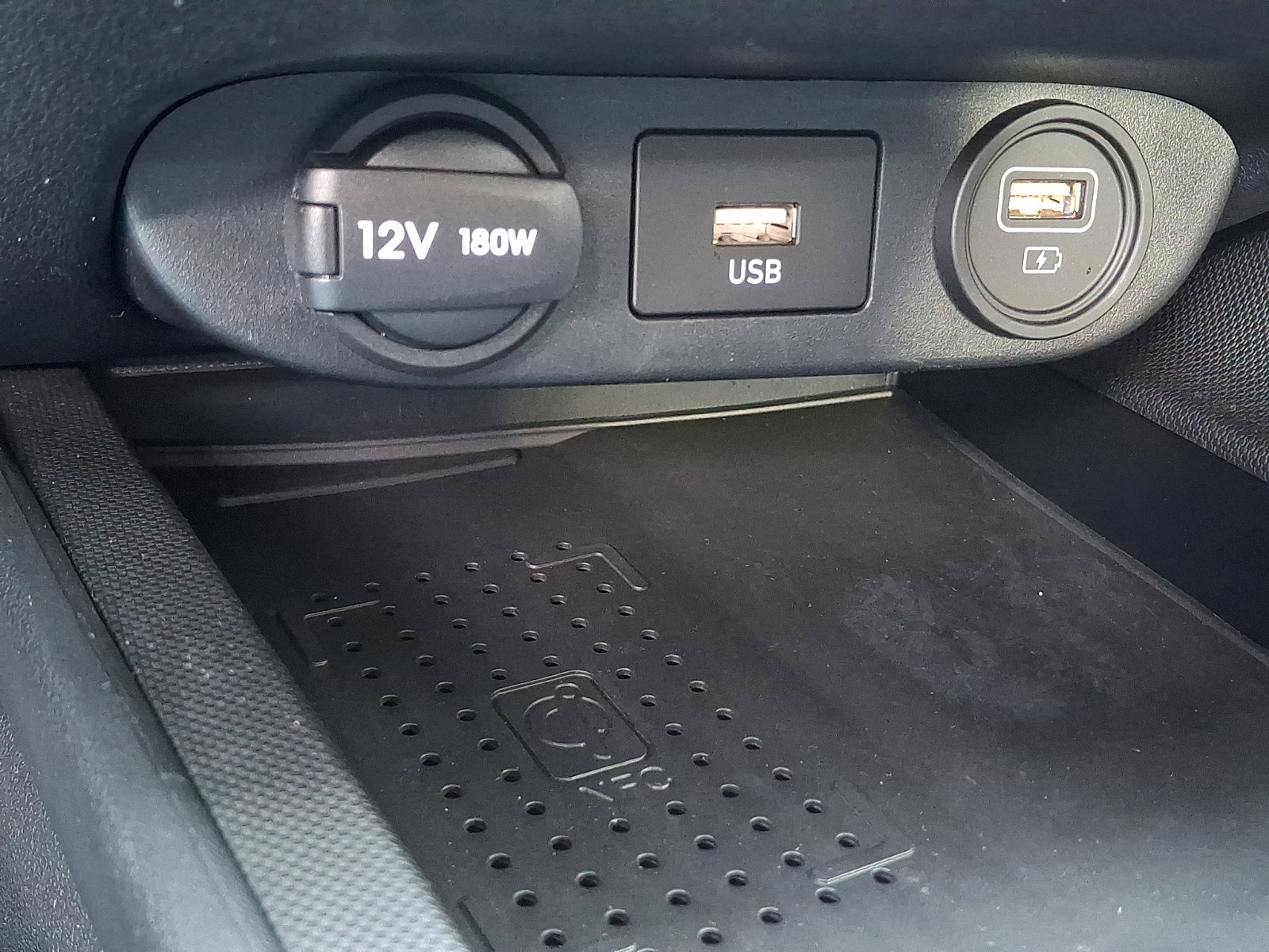 Used 2023 Hyundai Elantra Limited image 24