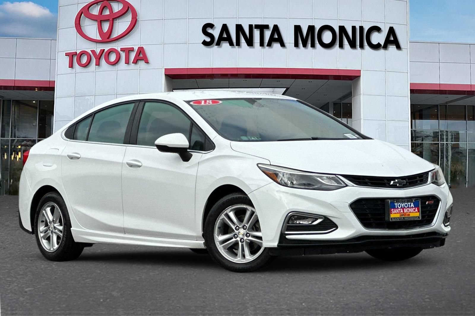 Used 2018 Chevrolet Cruze LT w/ RS Package FWD image 1