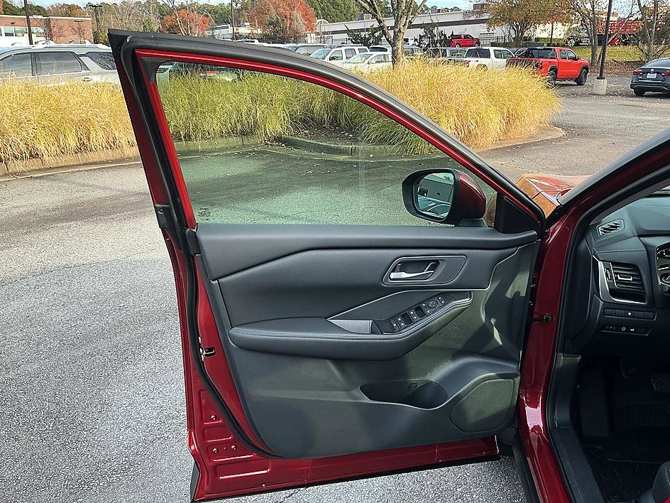 New 2026 Nissan Rogue SV image 7