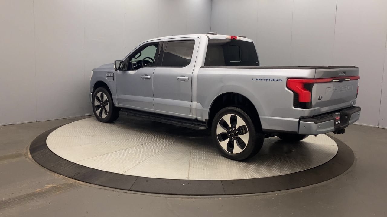 Used 2022 Ford F150 Lightning Platinum AWD/4WD image 3