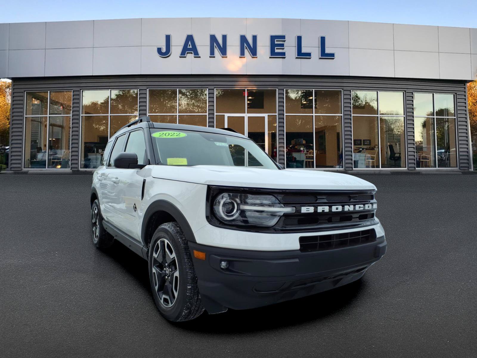 Used 2022 Ford Bronco Sport Outer Banks w/ Tech Package AWD/4WD image 3
