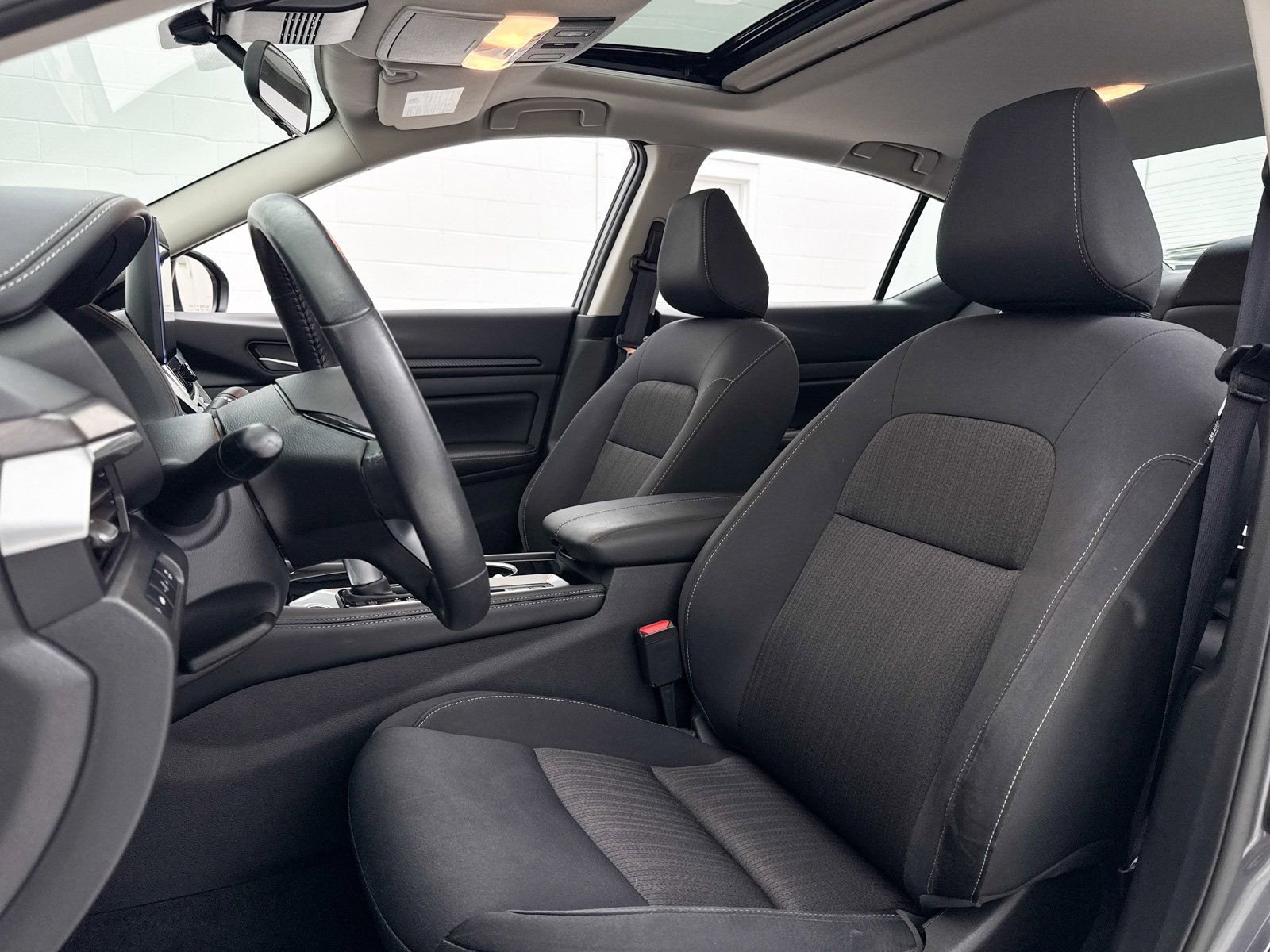 Used 2024 Nissan Altima 2.5 SV w/ SV Premium Package image 18