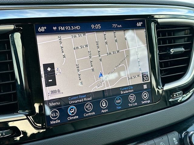 Used 2020 Chrysler Pacifica Touring-L Plus w/ Advanced Safetytec Group image 13