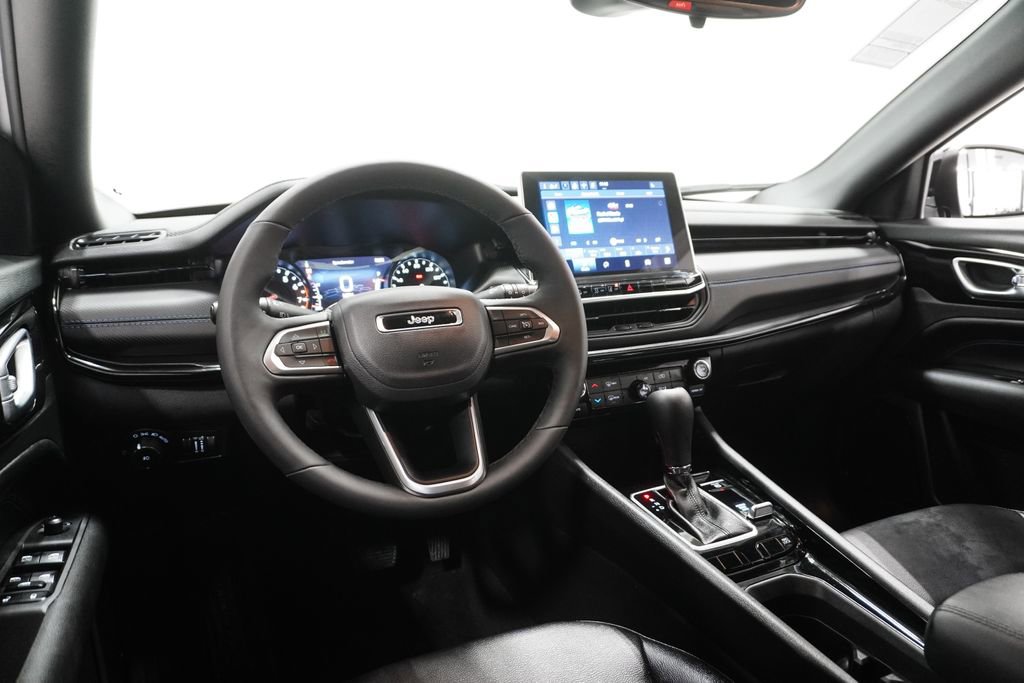 New 2026 Jeep Compass Latitude image 13