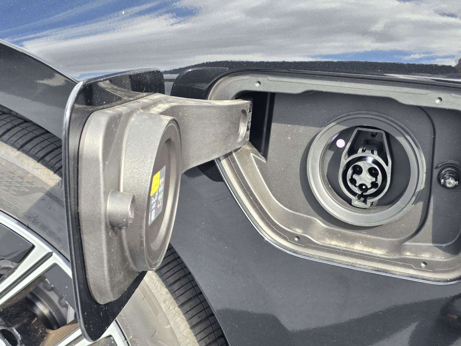 New 2026 BMW 750e xDrive AWD/4WD image 10
