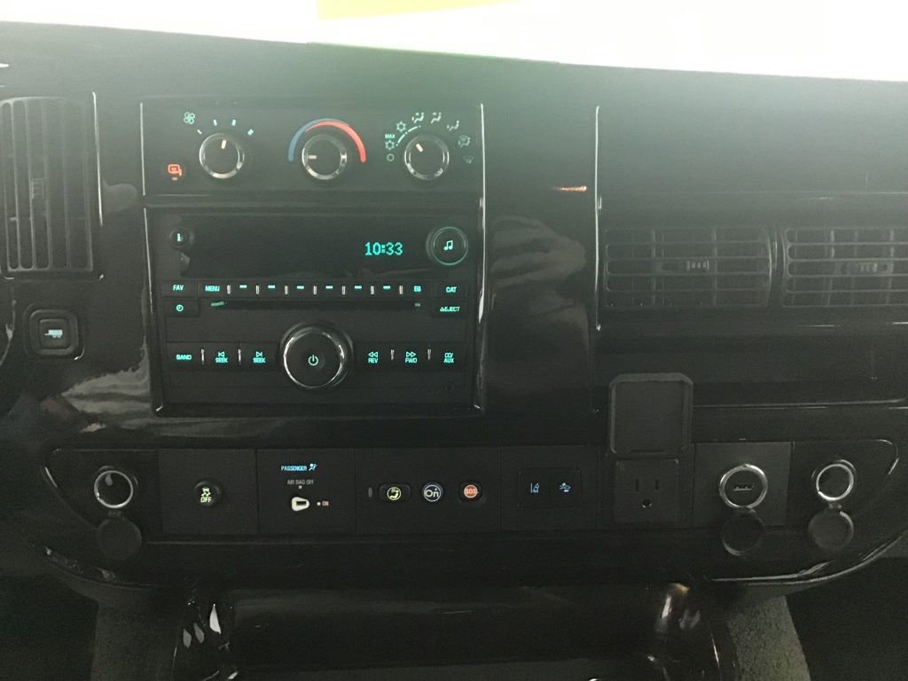 Used 2020 GMC Savana 2500 Extended w/ Enhanced Convenience Package image 30