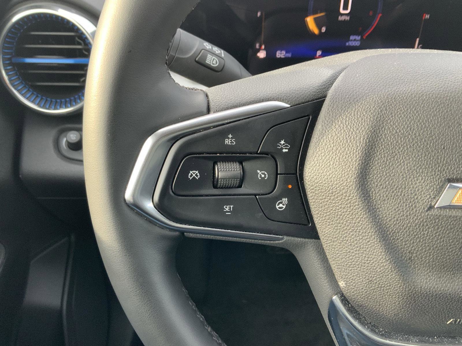 Used 2025 Chevrolet Trax LT w/ LT Convenience Package image 26